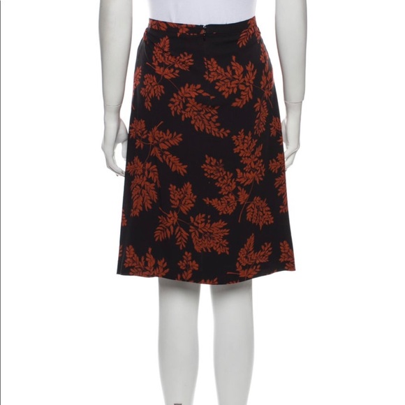 🚫SOLD🚫 D&G Black & Orange Floral Silk Skirt IT 42 EUC - Picture 4 of 5
